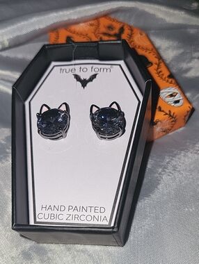Cat gem stud earrings BNIB gunmetal